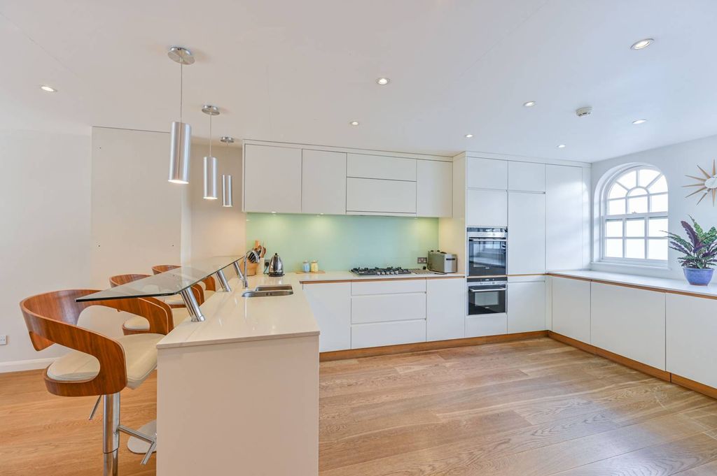 Property photo 1 of 68