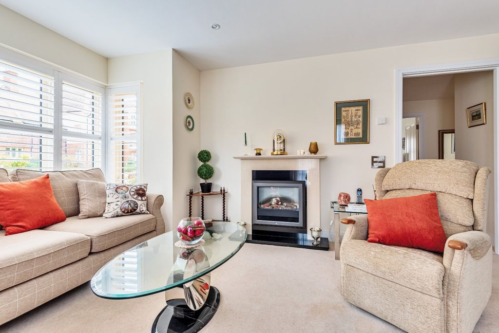 Property photo 2 of 21 Picture No. 12