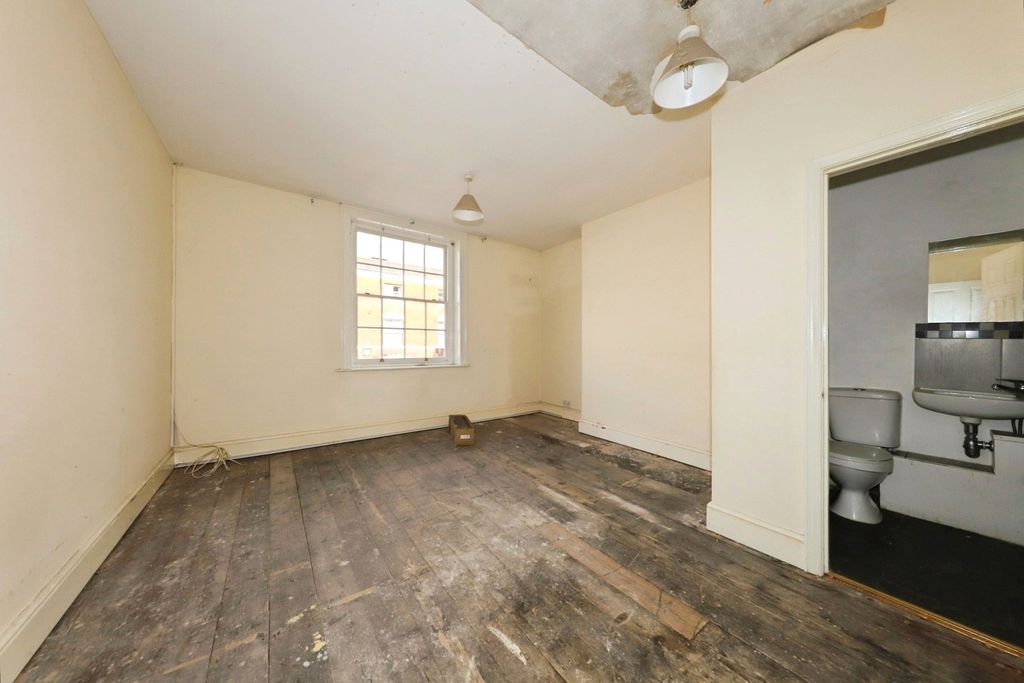 Property photo 2 of 17 Picture No. 20