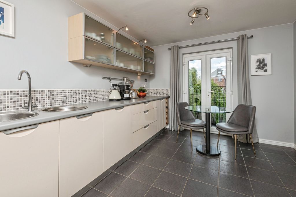 Property photo 2 of 16 Kitchen