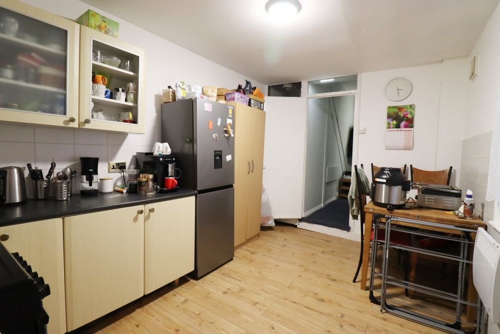 Property photo 3 of 8 Gallery