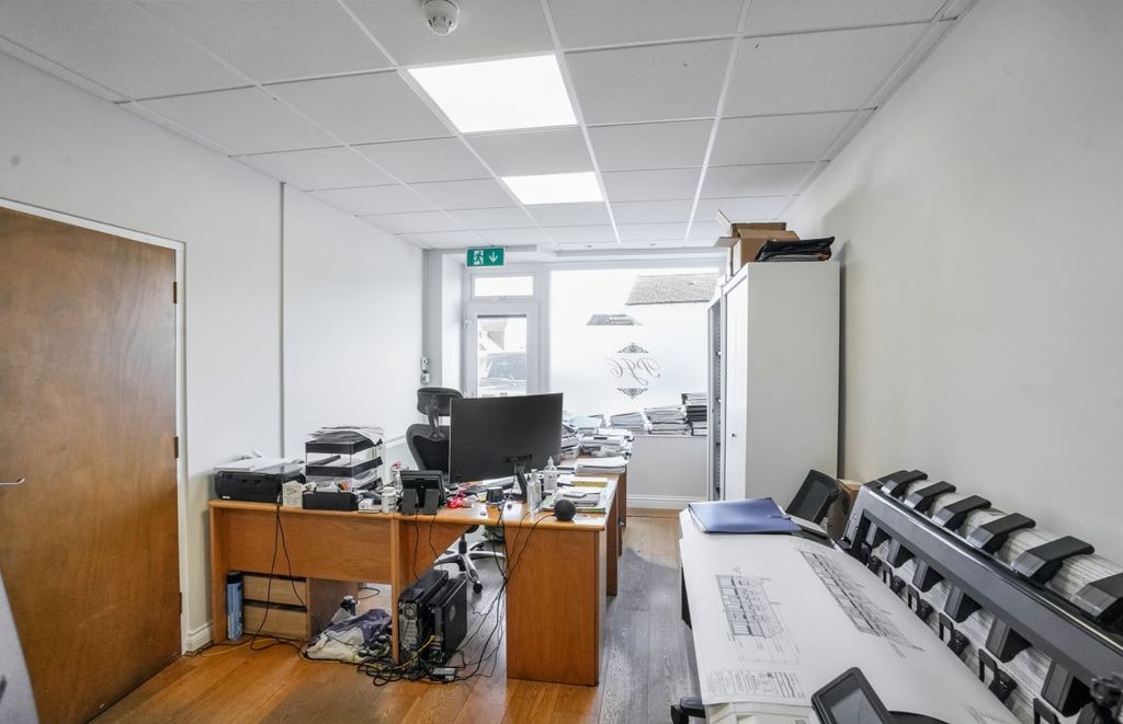 Property photo 2 of 25