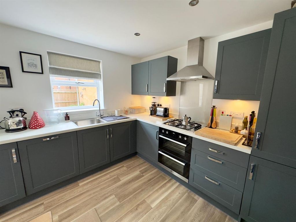 Additional image 4 of 3 bed detached house for saleWebb Close, Hook RG27