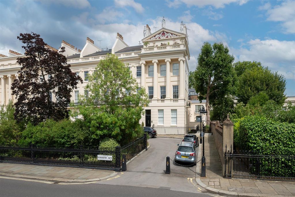 Property photo 1 of 11 Flat 5, 2 Gloucester Gate Lo-16.Jpg