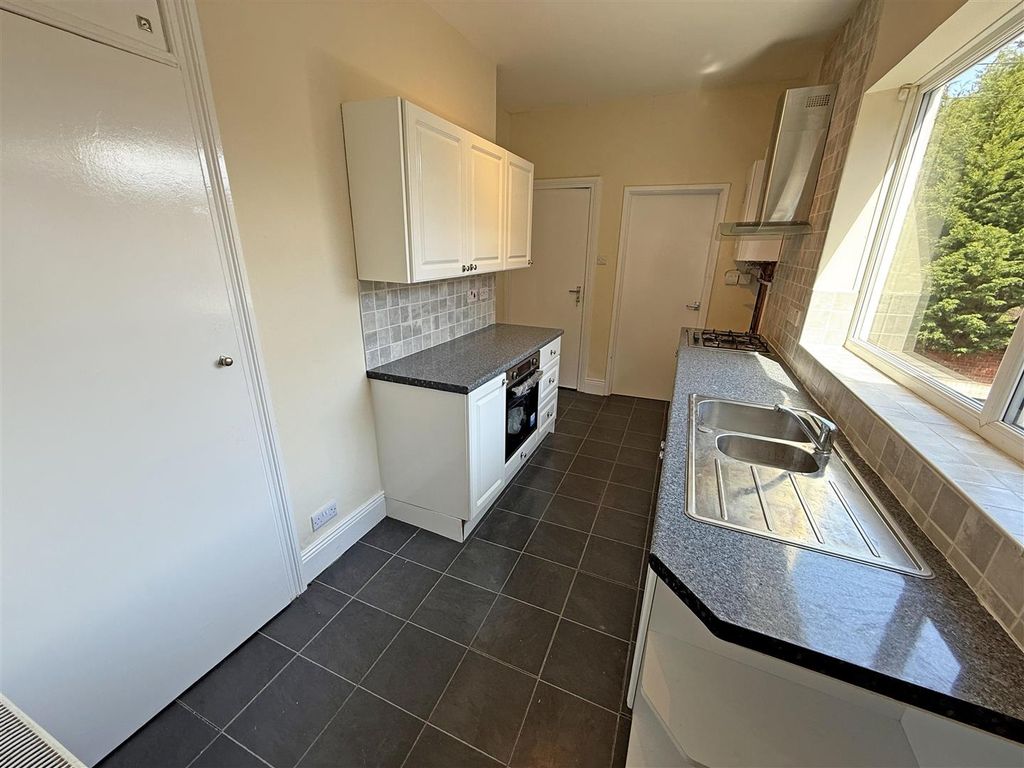 Property photo 3 of 8 Kitchen.Jpg