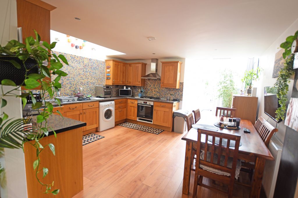 Property photo 2 of 21 Kitchen