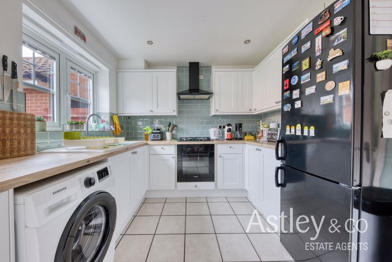 Property photo 2 of 17 Kitchen