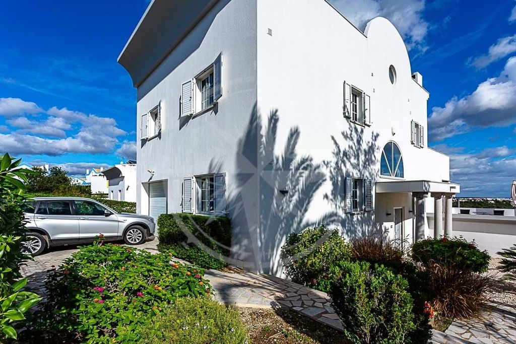 Property photo 2 of 30