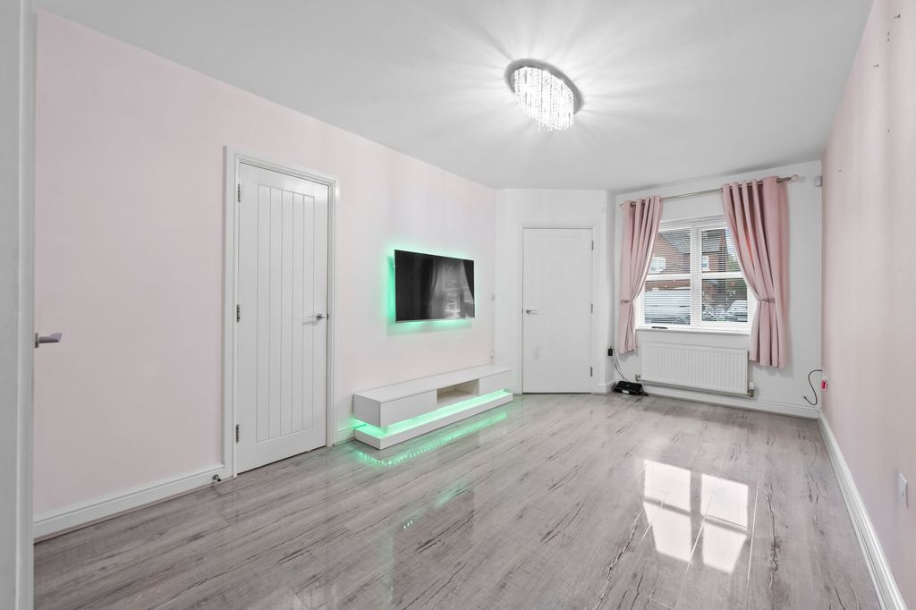 Property photo 2 of 25