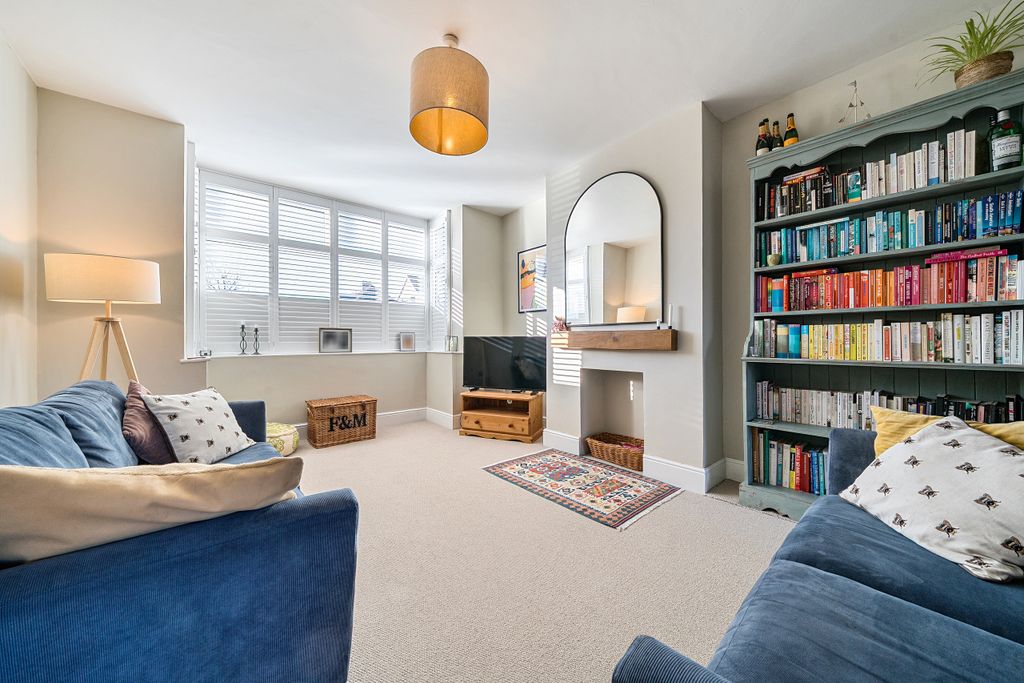 Property photo 2 of 14 Lounge