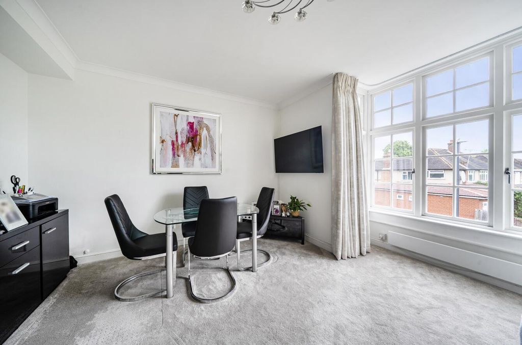 Property photo 3 of 10 Davidson Frost-Wellings, Dfw, Quadrangle Mews, Liv