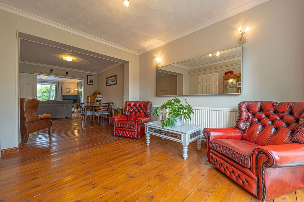 Property photo 2 of 33