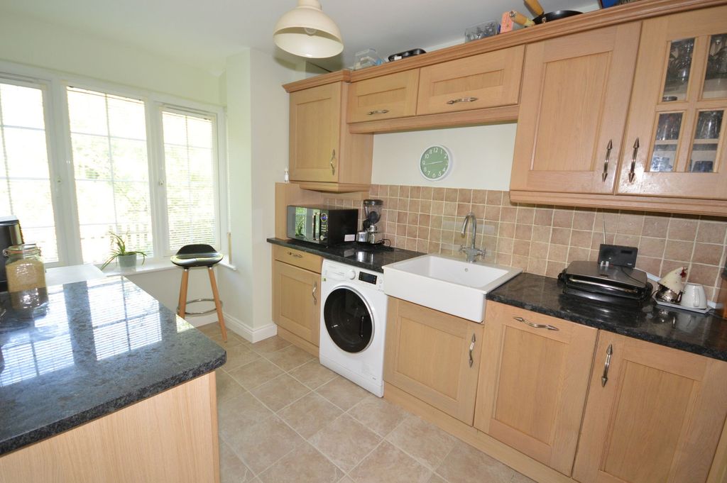 Property photo 3 of 14 Kitchen