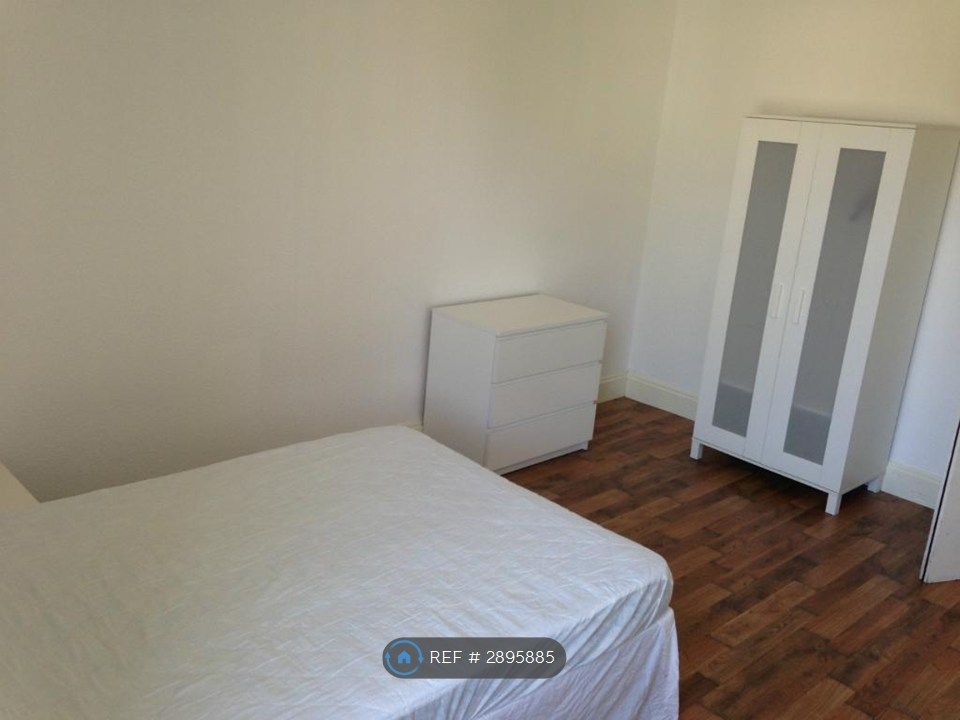 Property photo 2 of 12 Bedroom 1