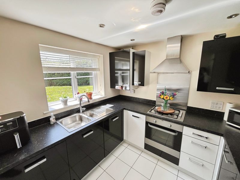 Property photo 2 of 17 Kitchen