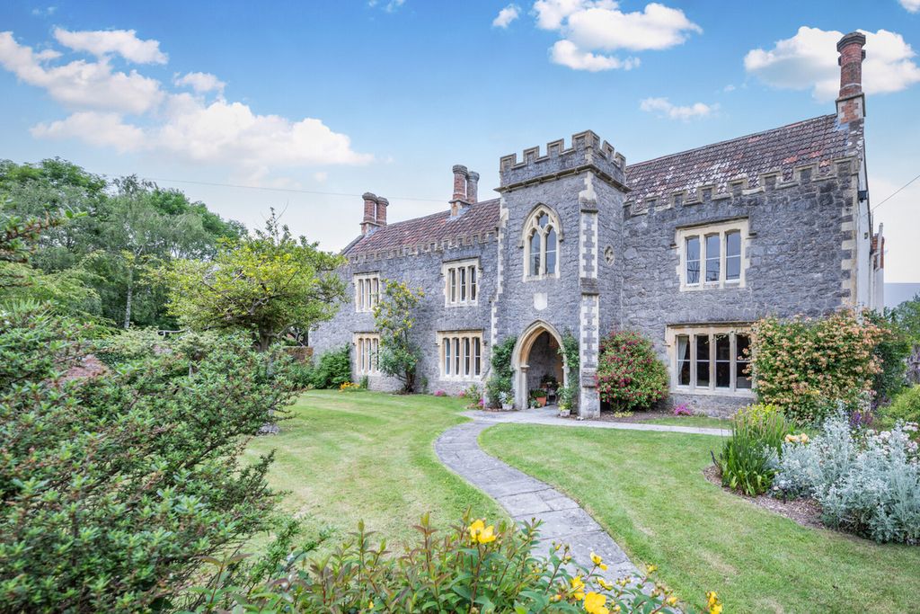 Property photo 1 of 44