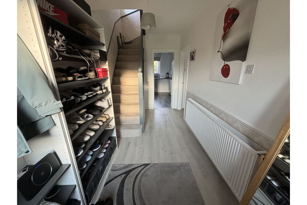 Property photo 2 of 30 Entrance Hall