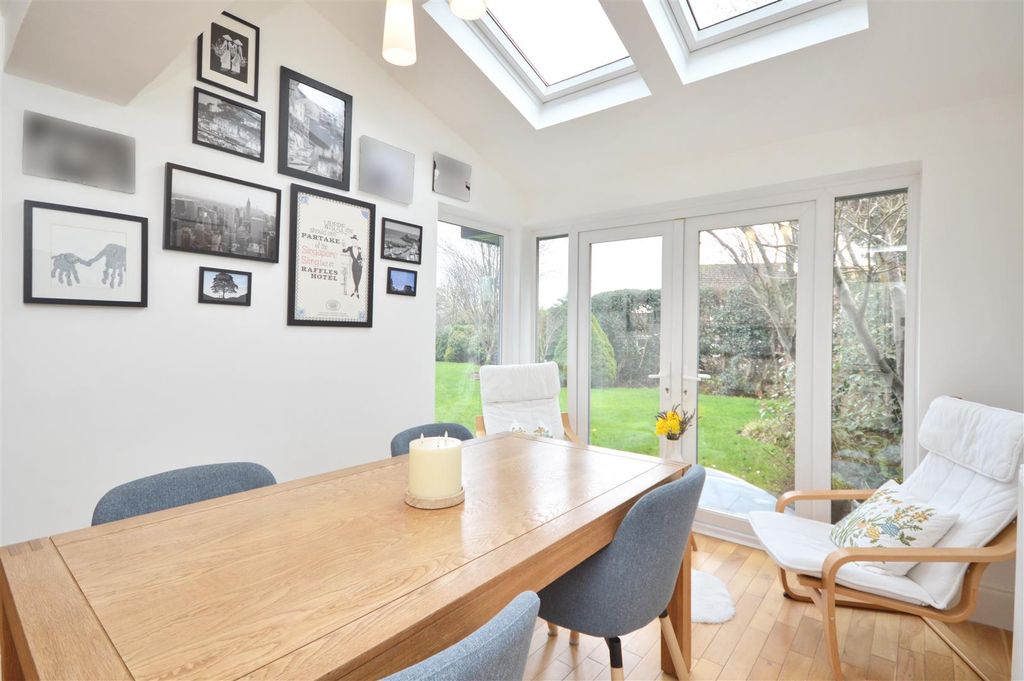 Property photo 3 of 37 Kitchen / Diner