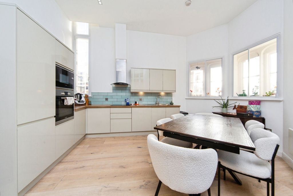 Property photo 3 of 19 Pbox-Img.Jpg