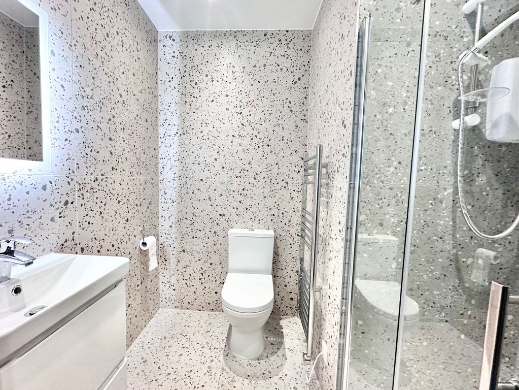 Property photo 3 of 7 Ensuite