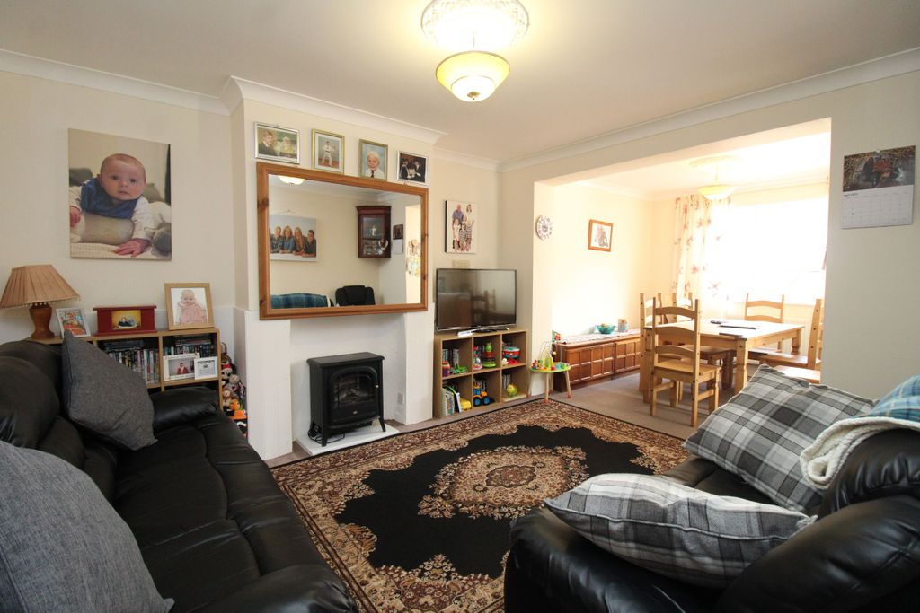 Property photo 2 of 20