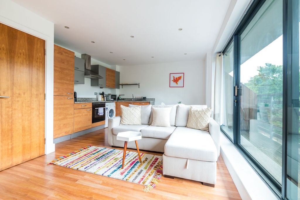 Property photo 2 of 17