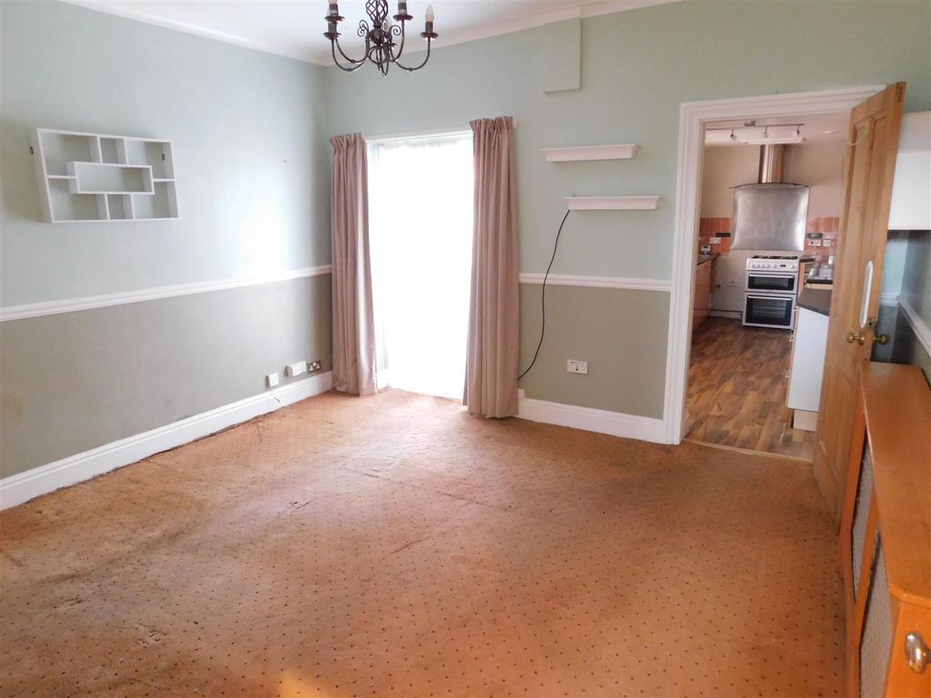 Property photo 3 of 11 Dining Room