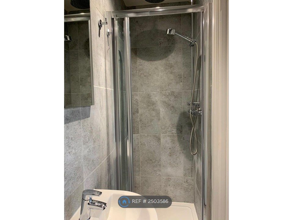 Property photo 2 of 19 En-Suite