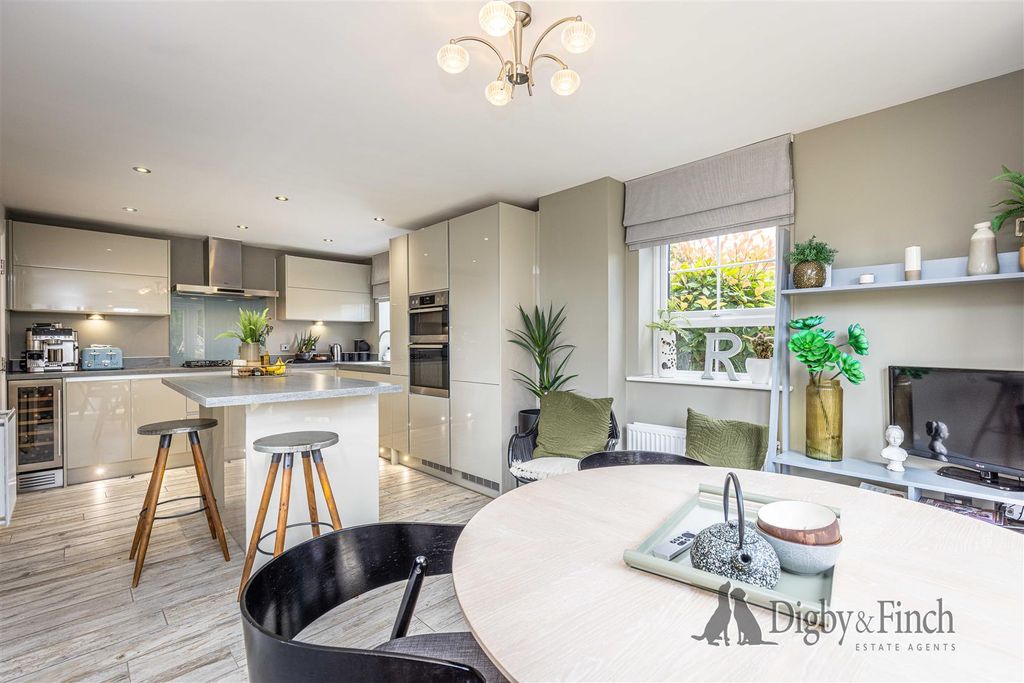 Property photo 2 of 31 Dining Kitchen