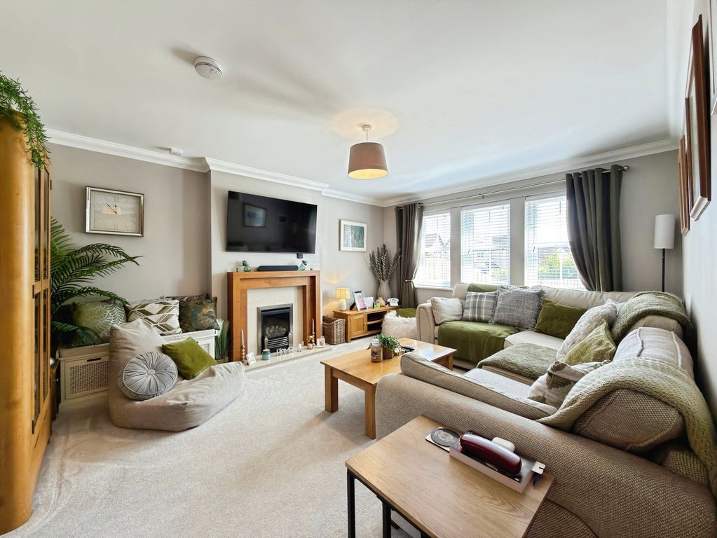 Property photo 3 of 34