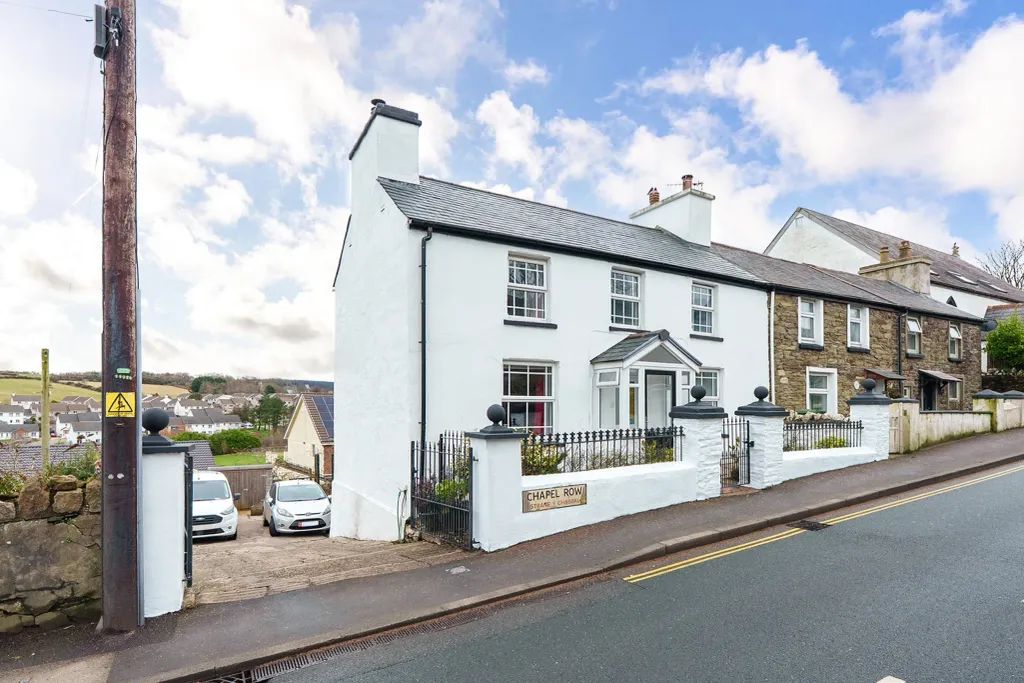 Property photo 2 of 31