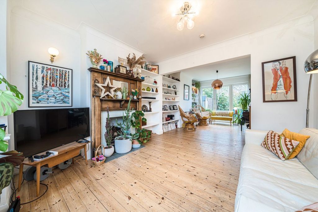 Property photo 2 of 11