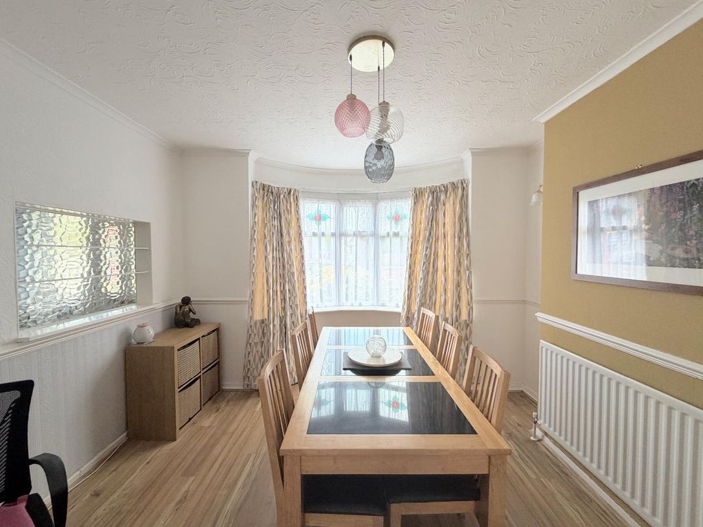 Property photo 3 of 11 Dining Room