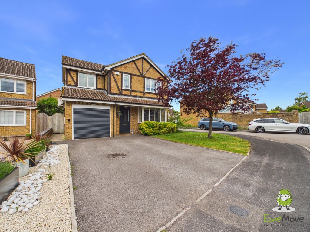 Property photo 1 of 24 Ewemove Estate Agents Basingstoke - Corinthian Clo