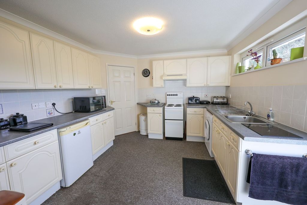 Property photo 3 of 19