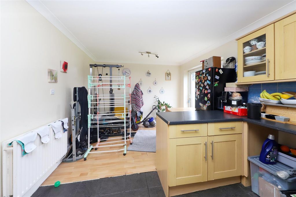 Property photo 3 of 10 Kitchen/Dining Area