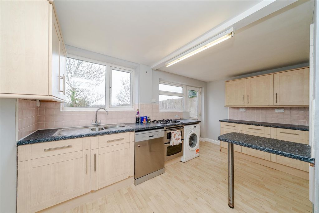 Property photo 3 of 21 Kitchen