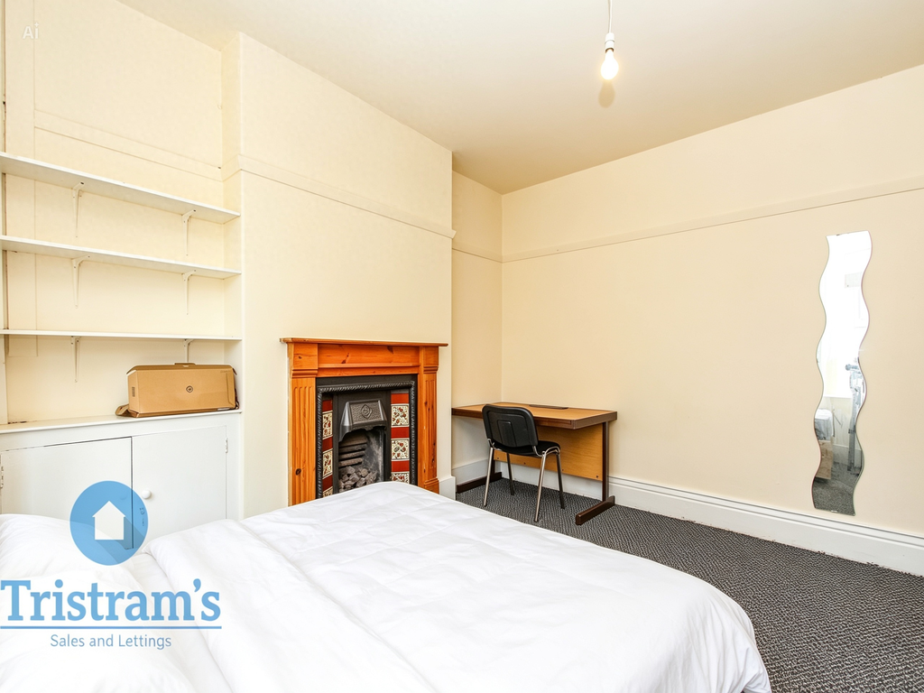 Property photo 3 of 18 Bed 2- New