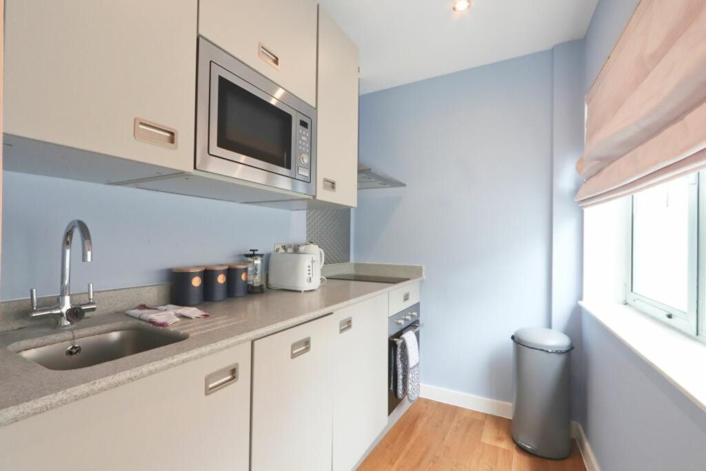 Property photo 2 of 10 Kitchen