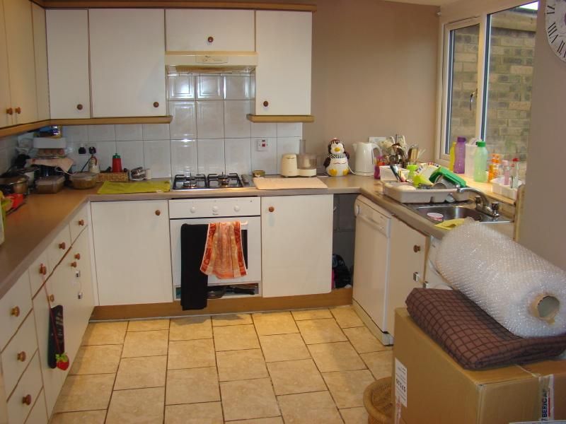 Property photo 3 of 8 Kitchen