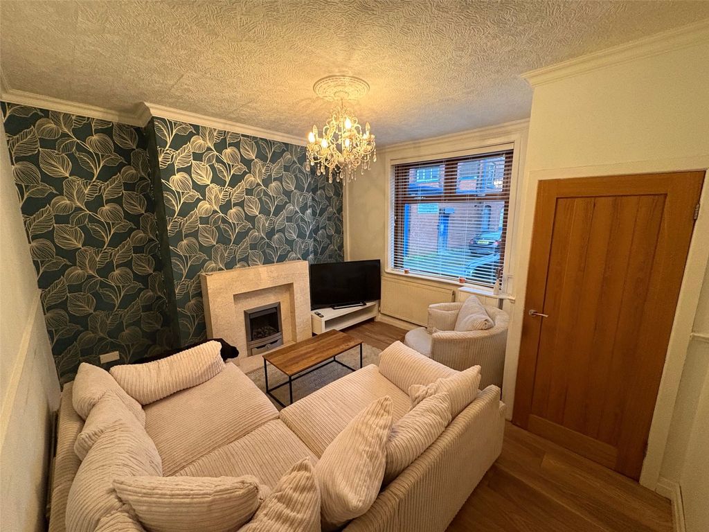 Property photo 2 of 8 Picture No. 17