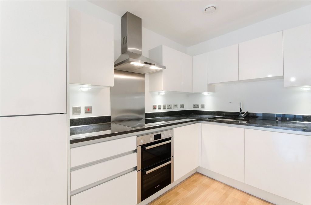 Property photo 2 of 7 Kitchen