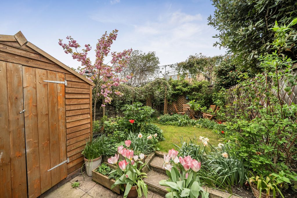 Property photo 3 of 24 Garden