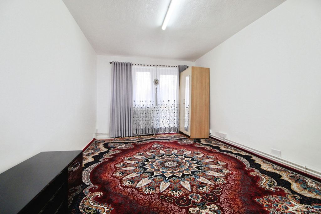 Property photo 3 of 16 Gallery