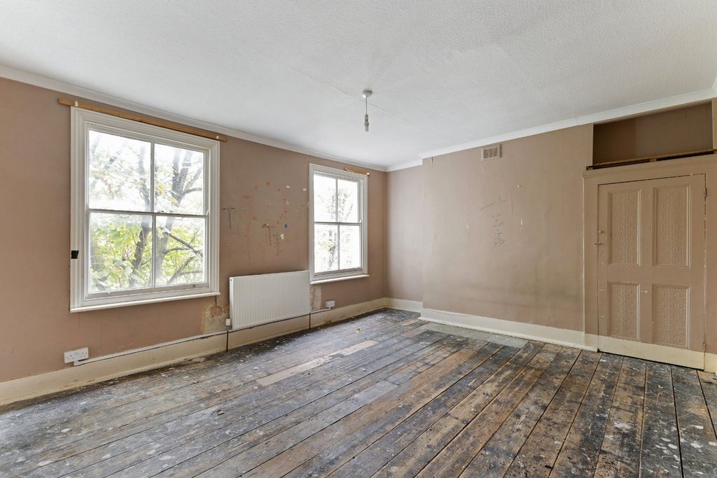 Property photo 3 of 18 Reception