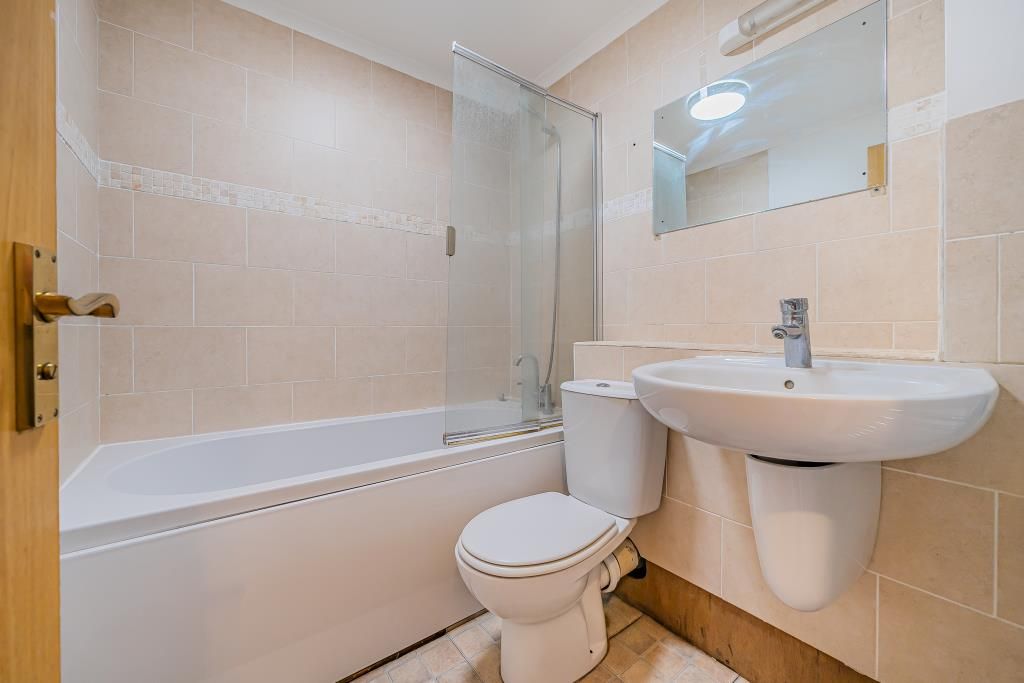 Property photo 2 of 10 Bathroom