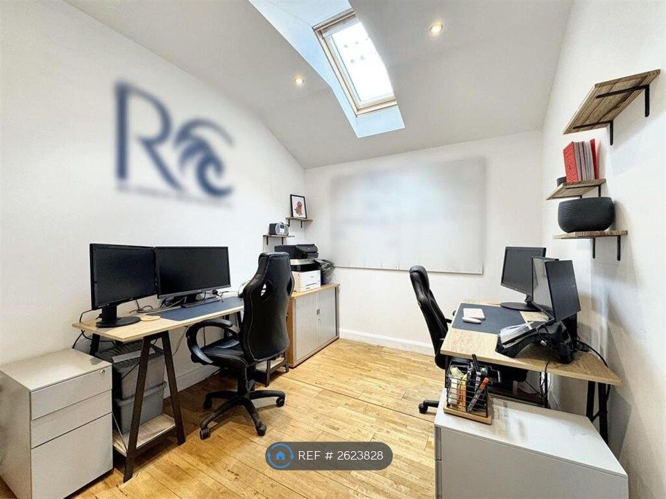 Property photo 3 of 20 Office/Bedroom 4
