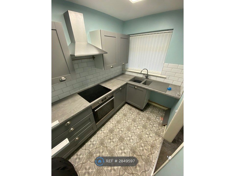 Property photo 2 of 14 Kitchen