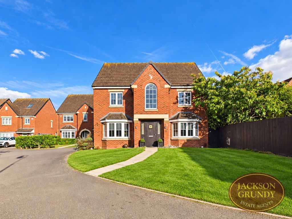 Property photo 1 of 18 The Spinney