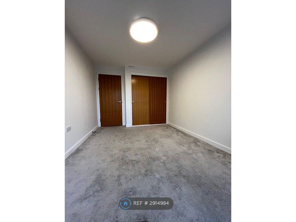 Property photo 3 of 7 Bedroom 1 (Inbuilt Wardrobes)